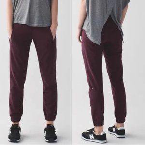 Lululemon Sattva II low rise sweatpants in heathered maroon size 6